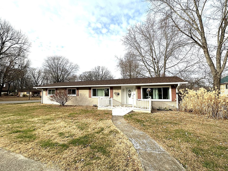 1st image of 921 Ozark St