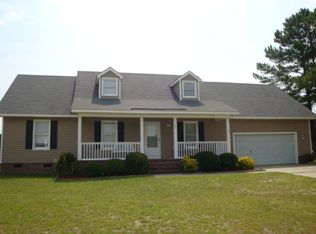 61 Eileen Dr, Spring Lake, NC 28390