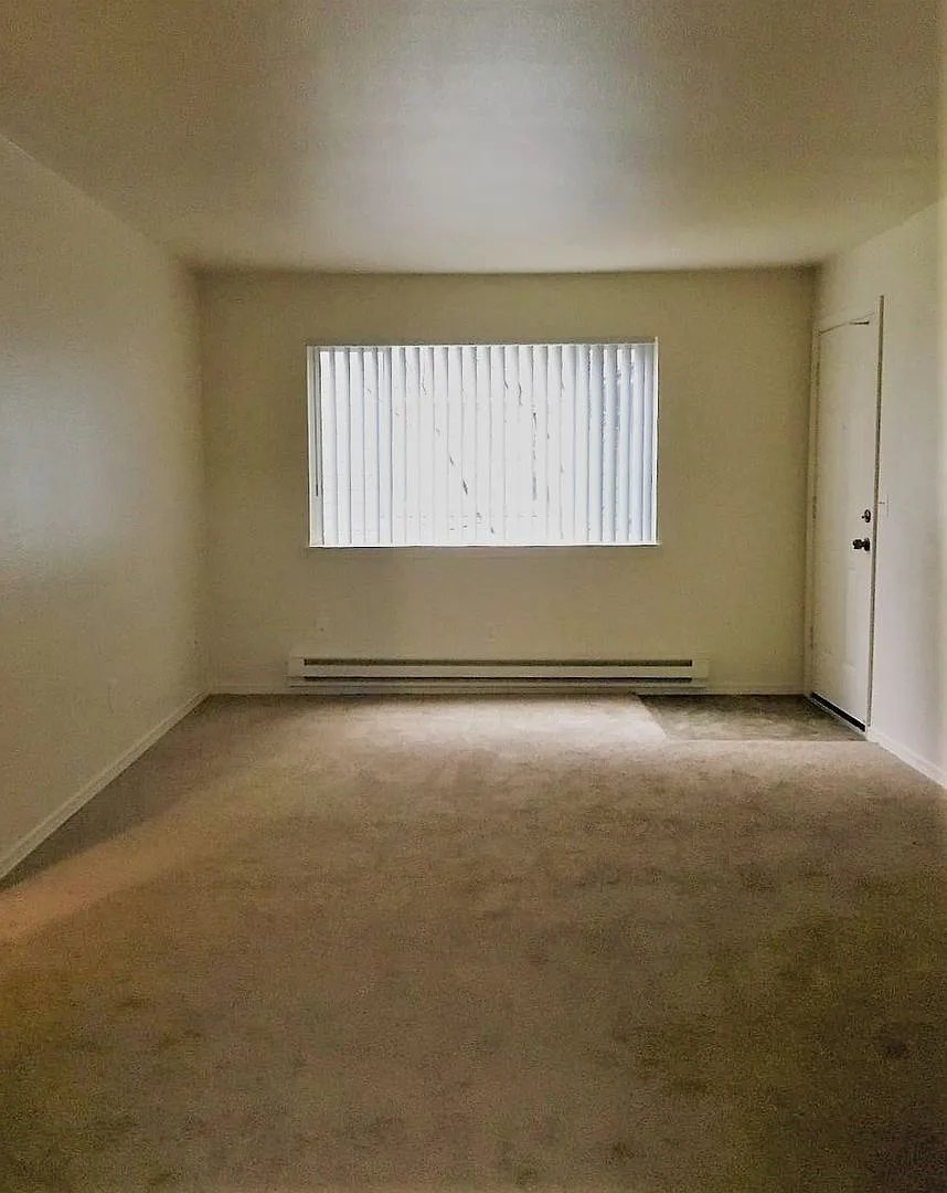 Building Photo - Evergreen Meadows