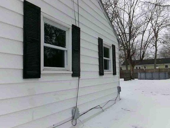 3rd image of 8 Spruce Blvd