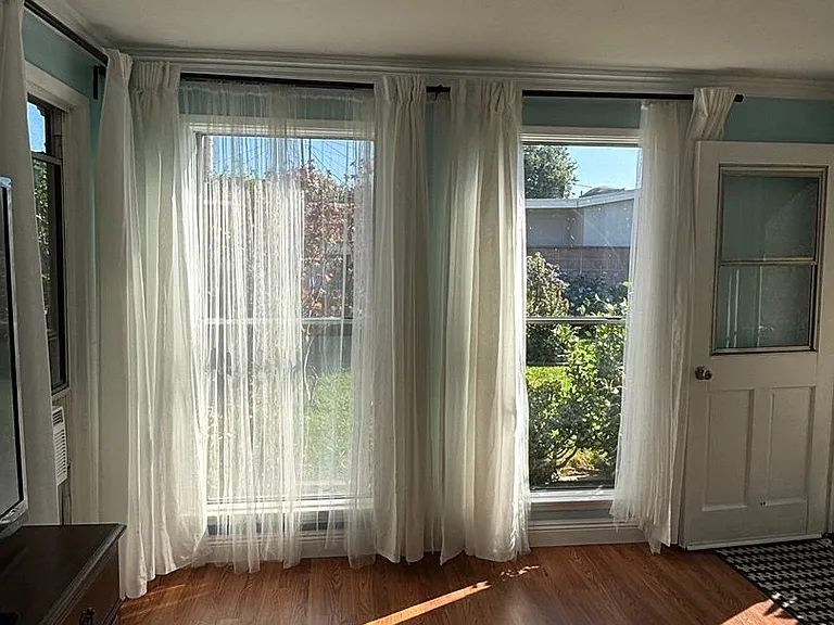 2832 Charlemagne Ave — Photo 2