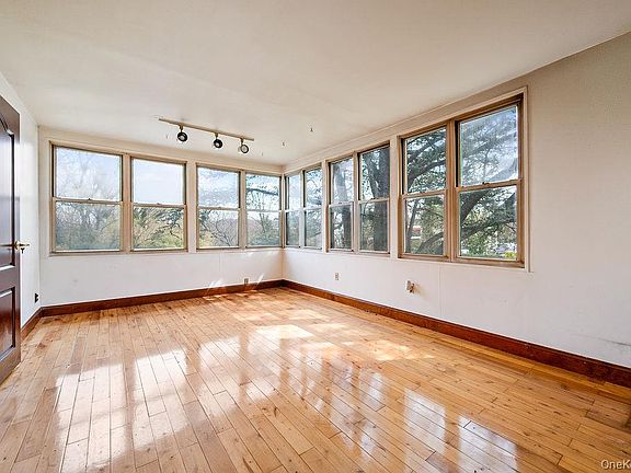 4th image of 11 Valley View Road