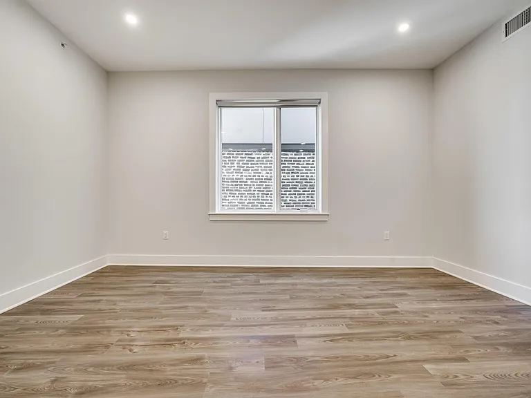 658 Grand St #504 — Photo 9