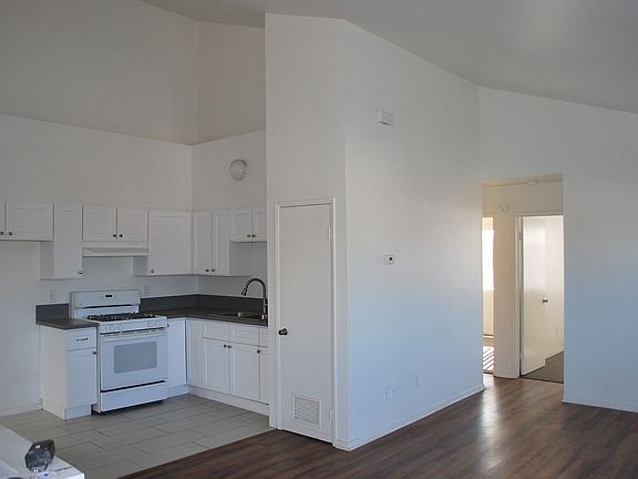 4th image of 405 Arcade Dr #407B