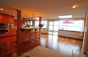 2nd image of 132 Priest Point Dr NE