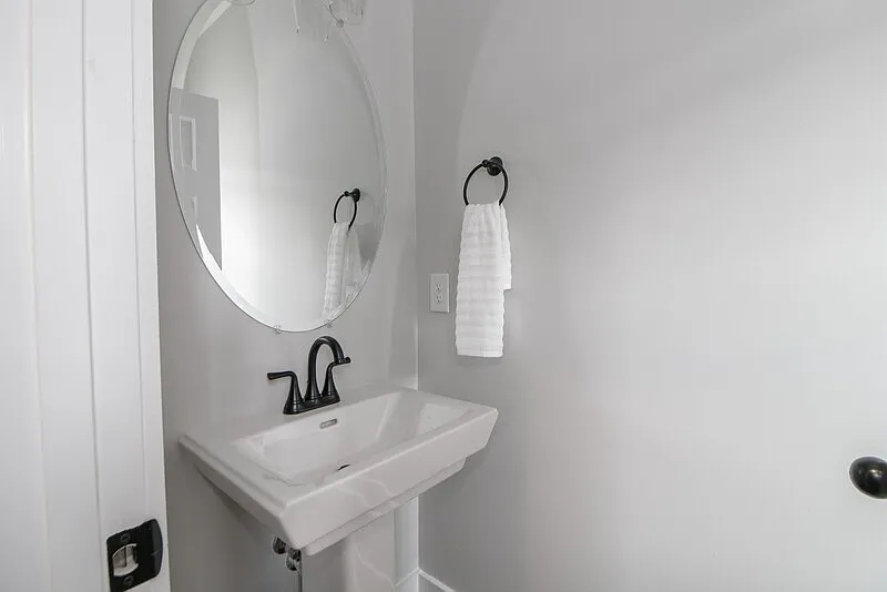 2 bed, 2.5 bath, 1678 sqft, $1,880 — Photo 3