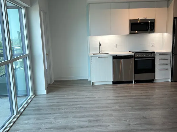 25 Neighbourhood Ln #1012, Toronto, ON M8Y 0C4