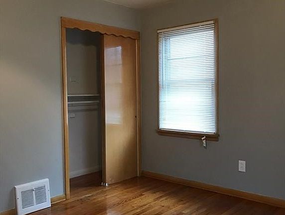 5th image of 15604 Steinway Blvd