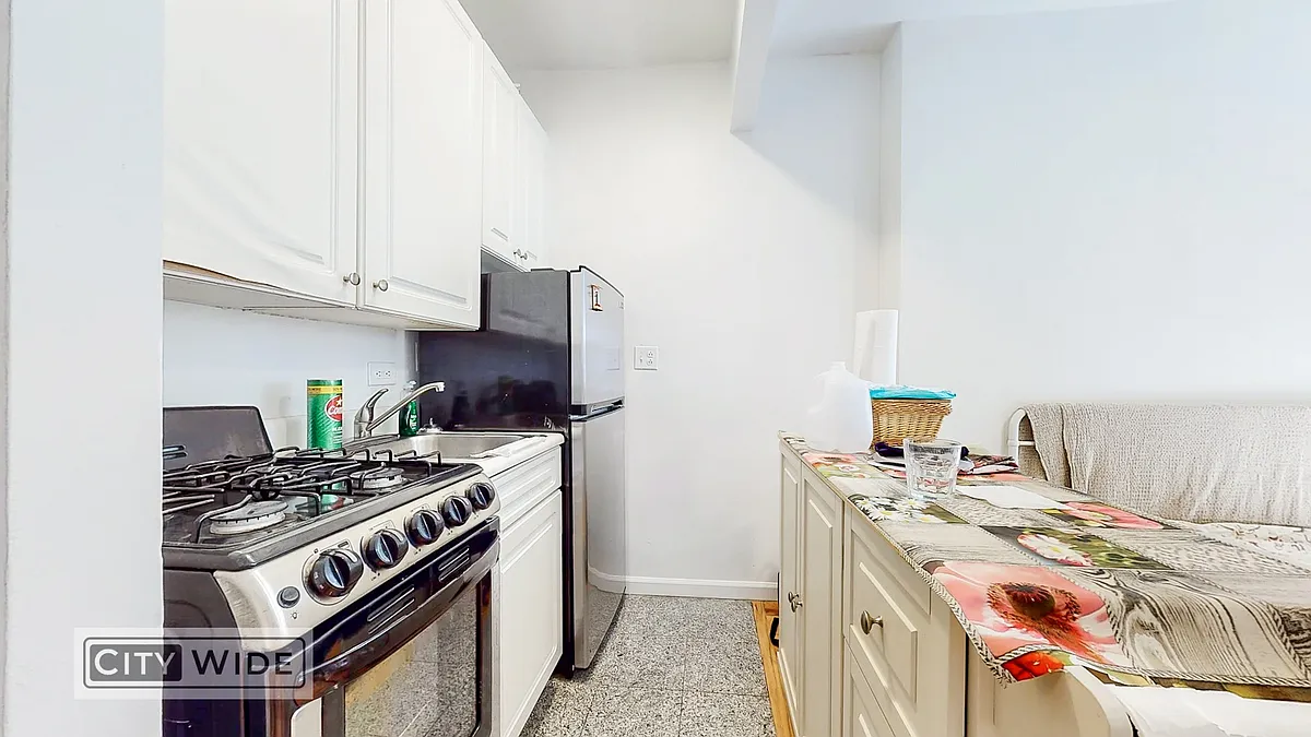 Building Photo - 188 E 93rd St #4K