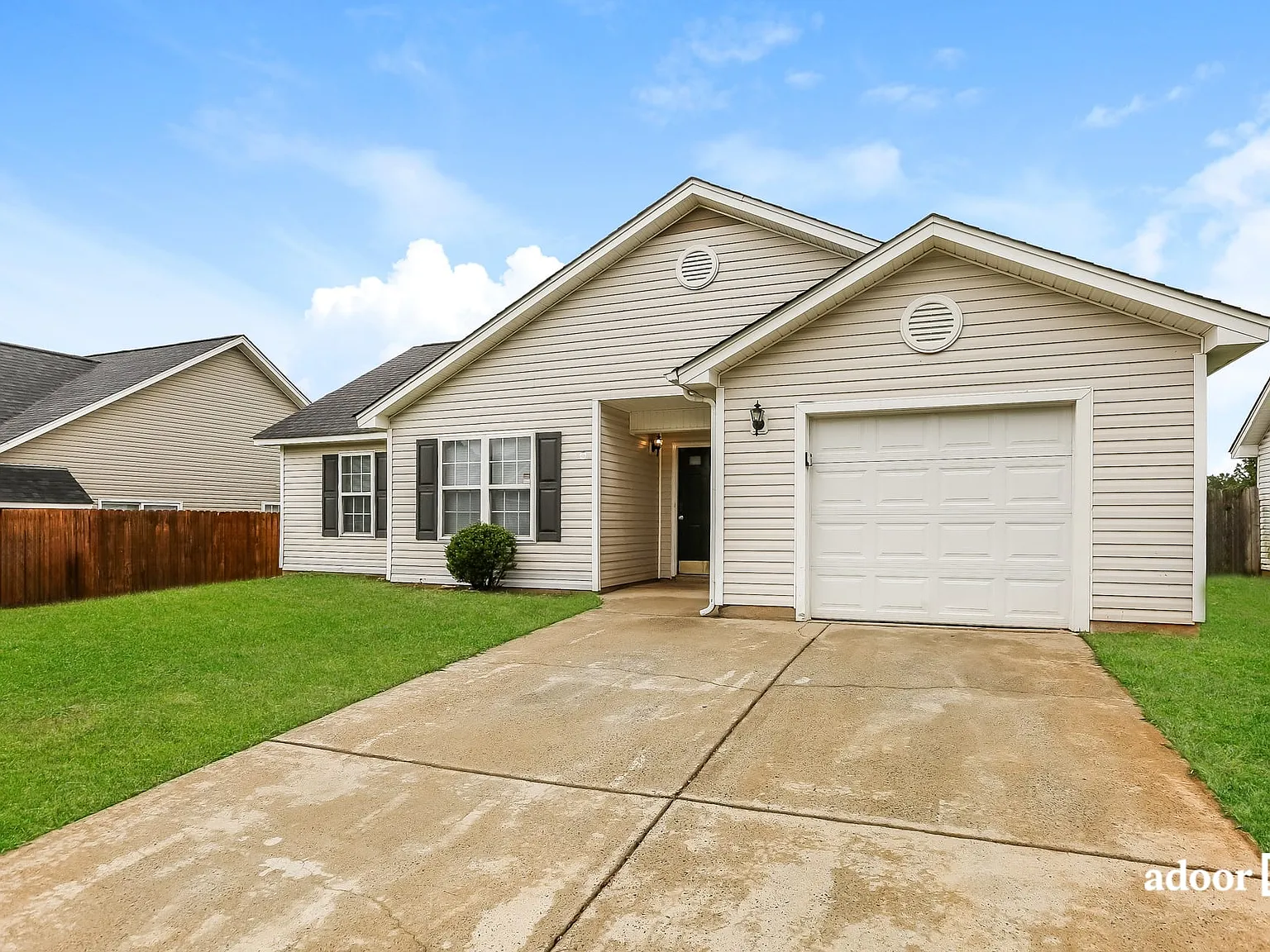 3 bed, 2.0 bath, 1072 sqft, $1,705 — Photo 3