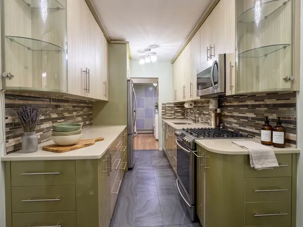 2514 East 7th Street image 1 of 13
