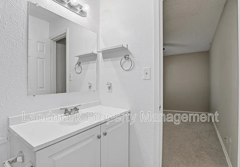 6811 Trail Lake Dr — Photo 20