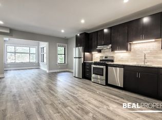 1000 Crain St APT 1, Evanston, IL 60202