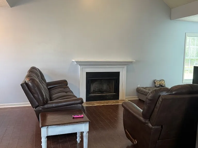 224 Hemlock Dr — Photo 2