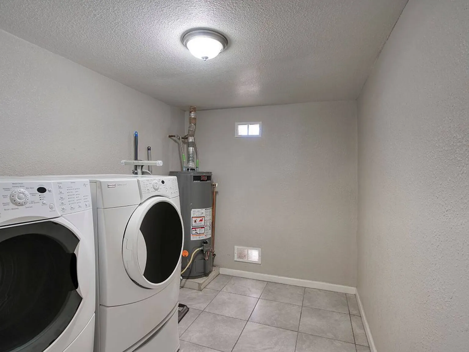 4 bed, 1378 sqft, $3,200 — Photo 3