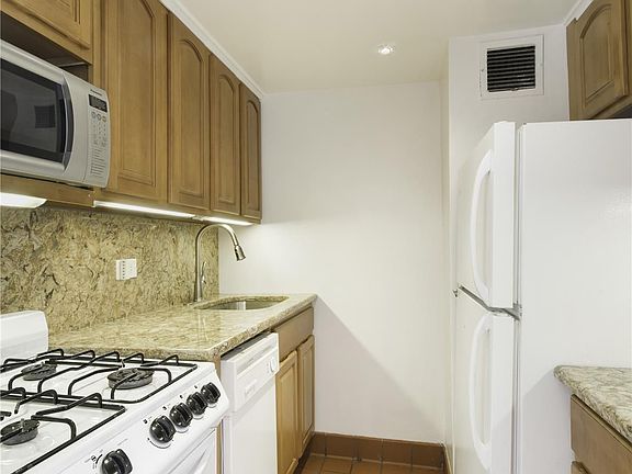 4th image of 29 King St APT 4G
