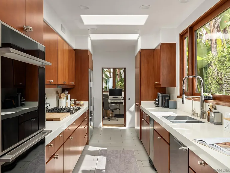 1370 Neptune Ave — Photo 19