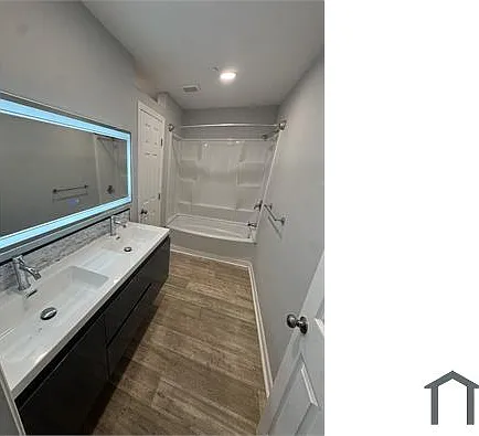 3 bed, $1,300 — Photo 2