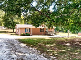 100 Kennel Dr, Gray Court, SC 29645
