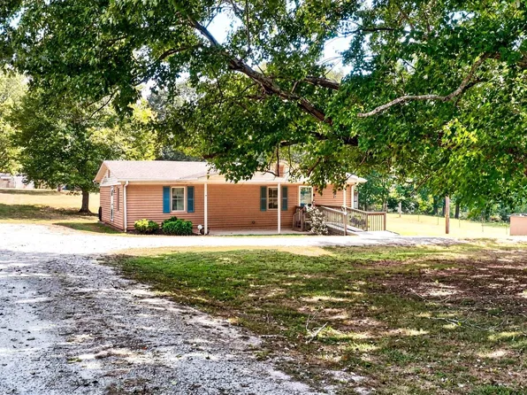100 Kennel Dr, Gray Court, SC 29645