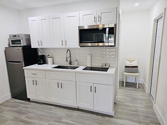 4th image of 5285 Sunrise Blvd #D