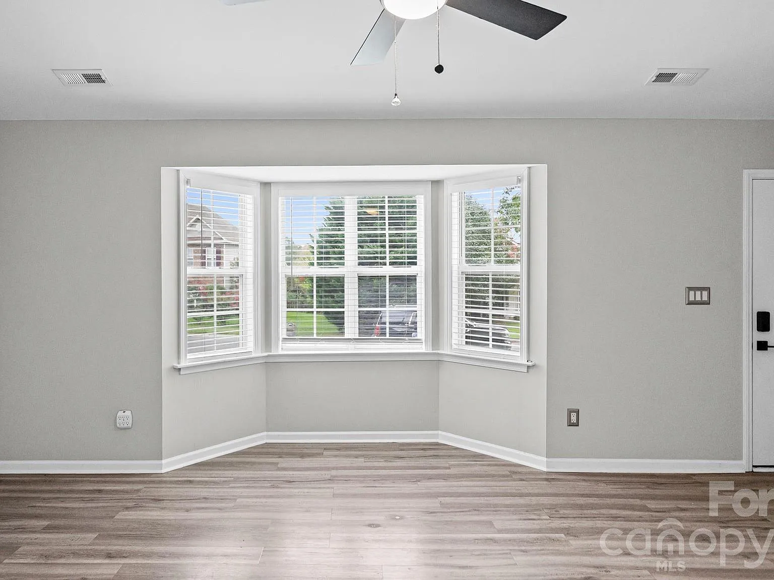 3 bed, 2.0 bath, $2,200 — Photo 3