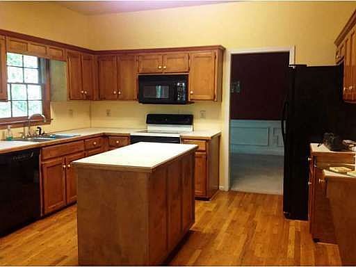4th image of 854 Summerchase Ct