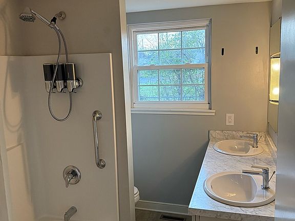 5th image of 416 Cothran Ave