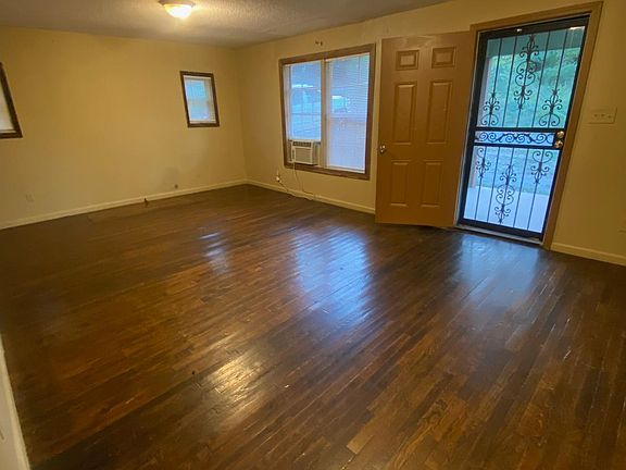 2nd image of 3117 S Pulaski St
