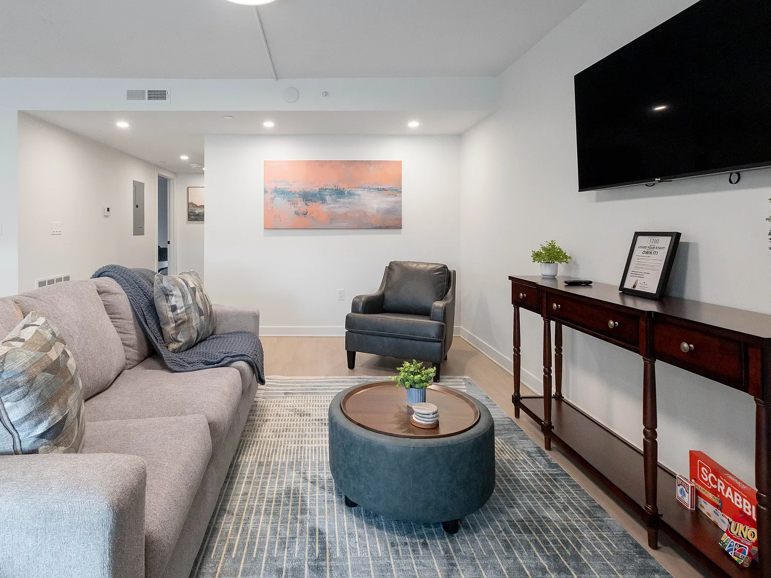 2 bed, 915 sqft, $2,000 — Photo 2