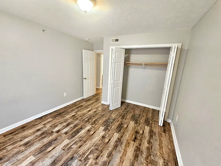 270 Tampa Dr #M8 — Photo 8