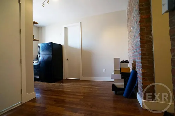 Rented by EXR | media 12