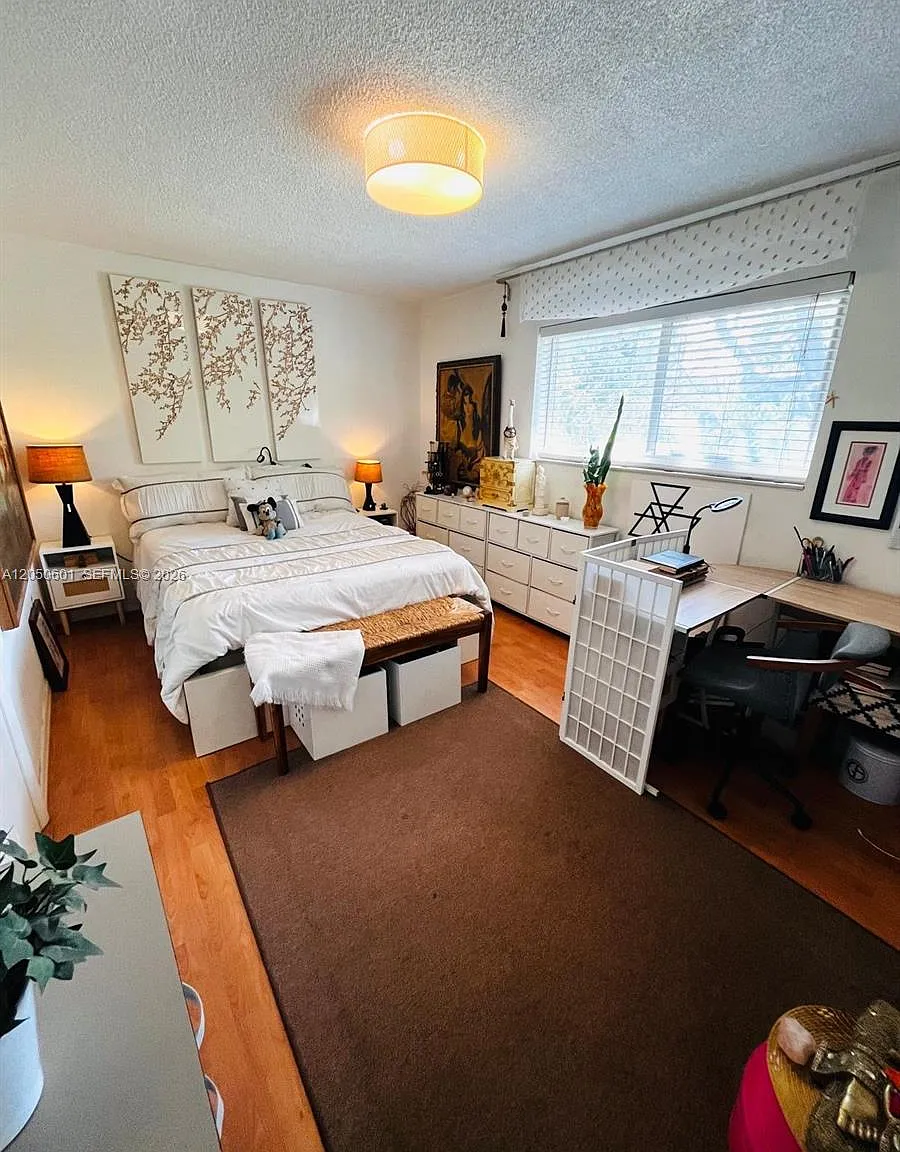 Point Bay North Condo — Photo 2