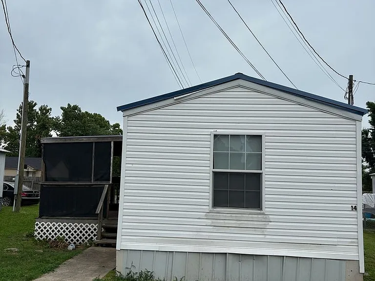 300 Hickory St — Photo 1