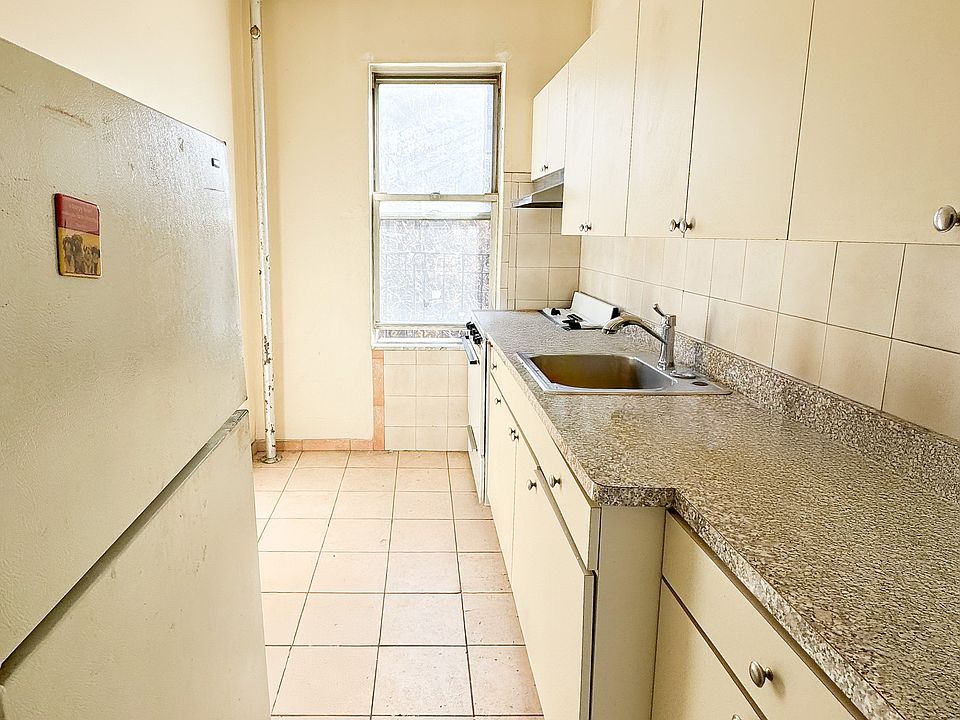1st image of 2722 23rd St APT 3F