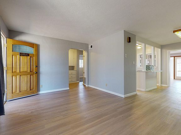3rd image of 2712 Hermosa Dr NE