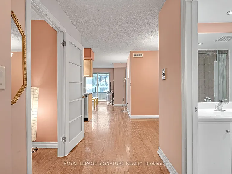 270 Wellington St W #710 — Photo 23