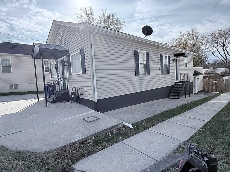 1706 Harman Ave — Photo 3