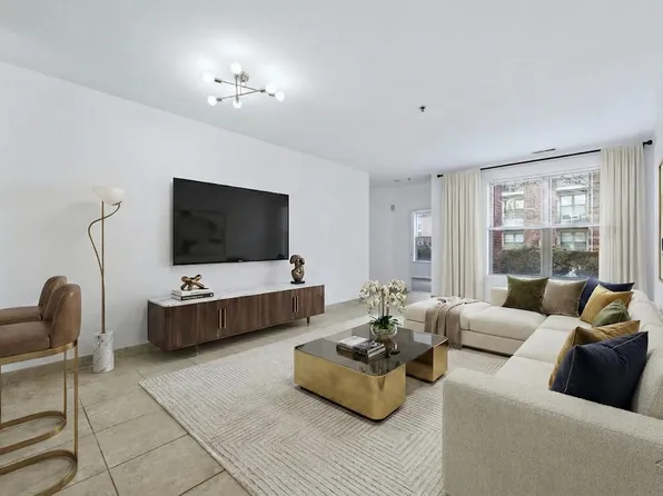 26 Avenue At Port Imperial image 1 of 28