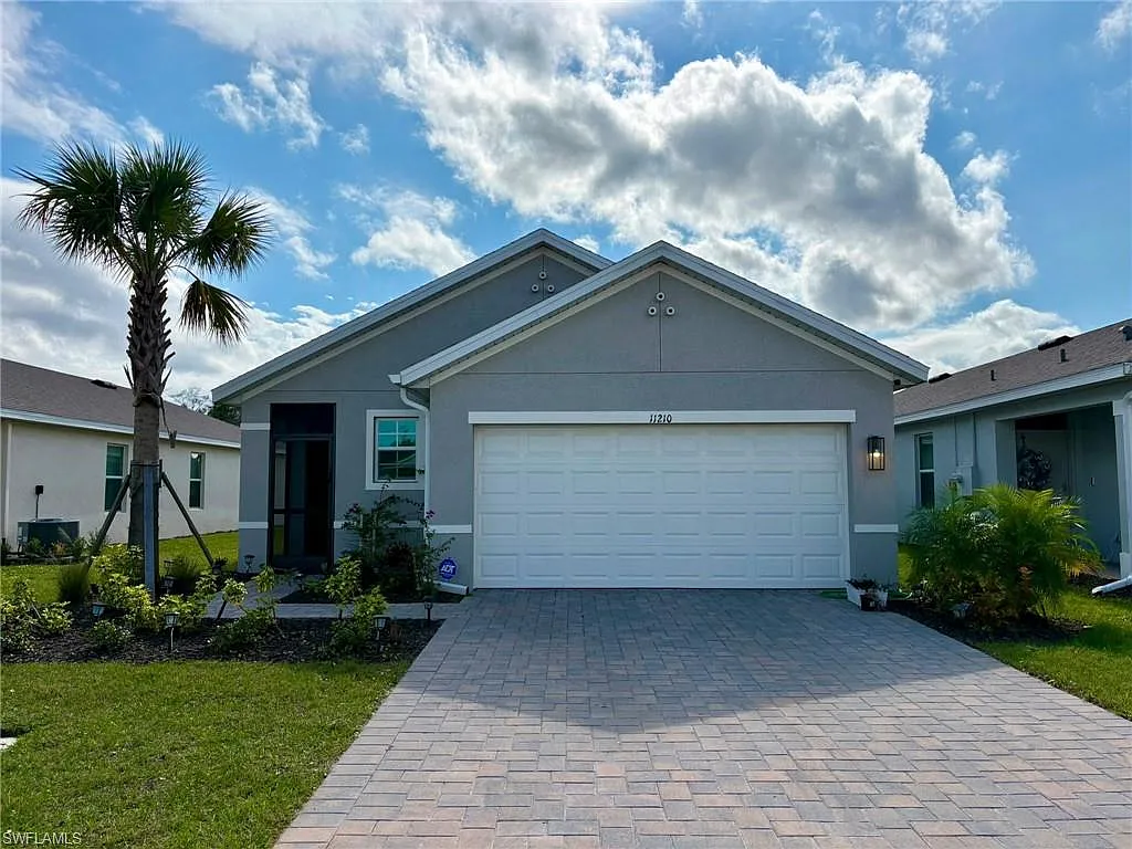 3 bed, 2.0 bath, 1504 sqft, $2,200 — Photo 1