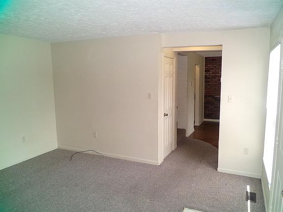 4th image of 150 Briarwood Dr APT 2