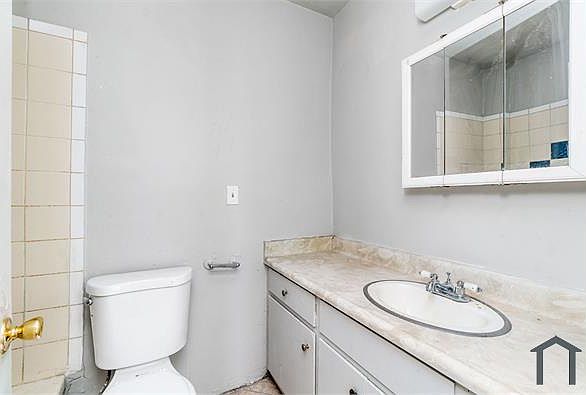 1st image of 1235 W 105th St