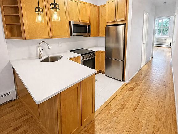 3rd image of 270 E 10th St #A