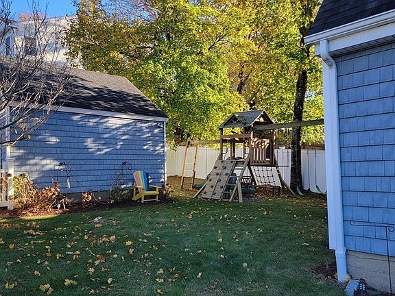 4th image of 104 Pond St