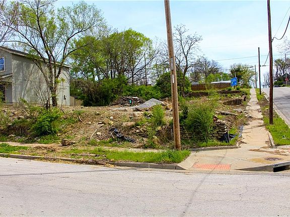 3rd image of 4049 Flora Ave