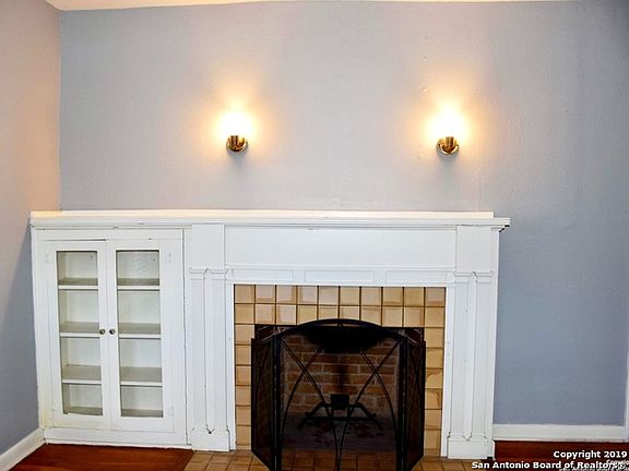 4th image of 610 W Huisache Ave