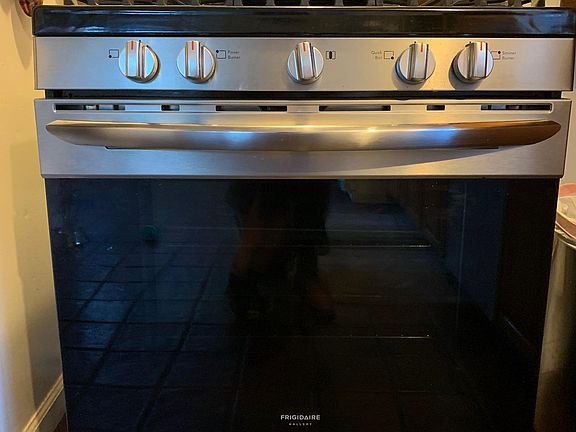 New stove, oven with broiler.