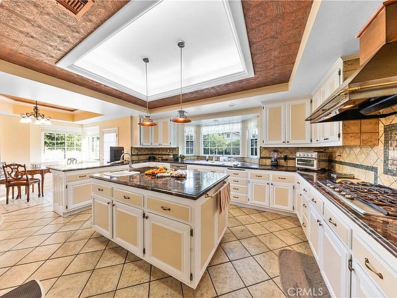 3rd image of 2 Linda Rae Way