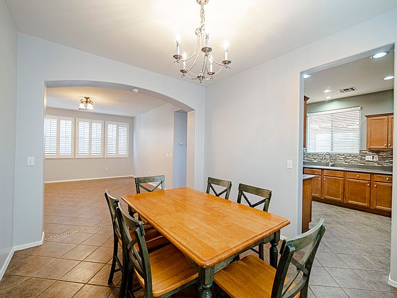 5th image of 1001 E Mount Shibell Dr