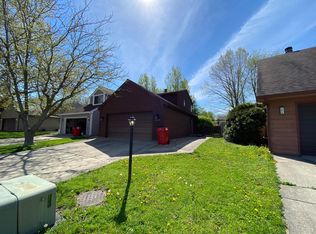 2807 Heritage Dr, Champaign, IL 61822